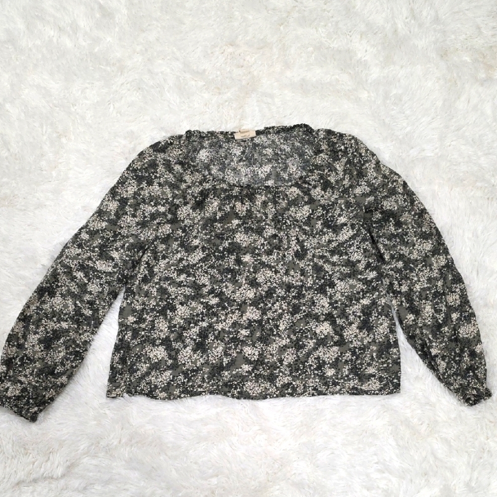 a.n.a -Floral Green and White Women's Top. Size S